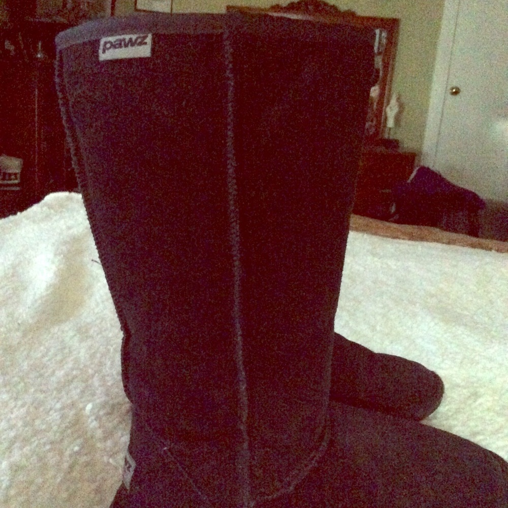 BearPaw shearling suede leather black boots.